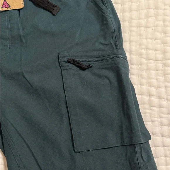 Nike ACG Dark Green Cargo Shorts - Picture 4 of 7
